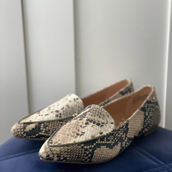 Guess Women's flats Snake Print - Picture 4 of 5